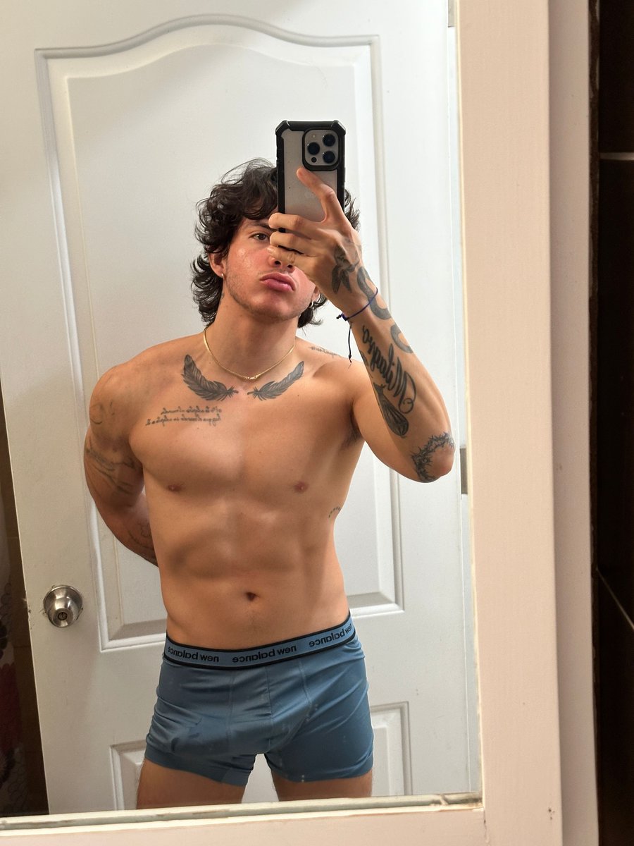 gggrgggeek's tweet image. Retweet if ur 🏳️‍🌈 too