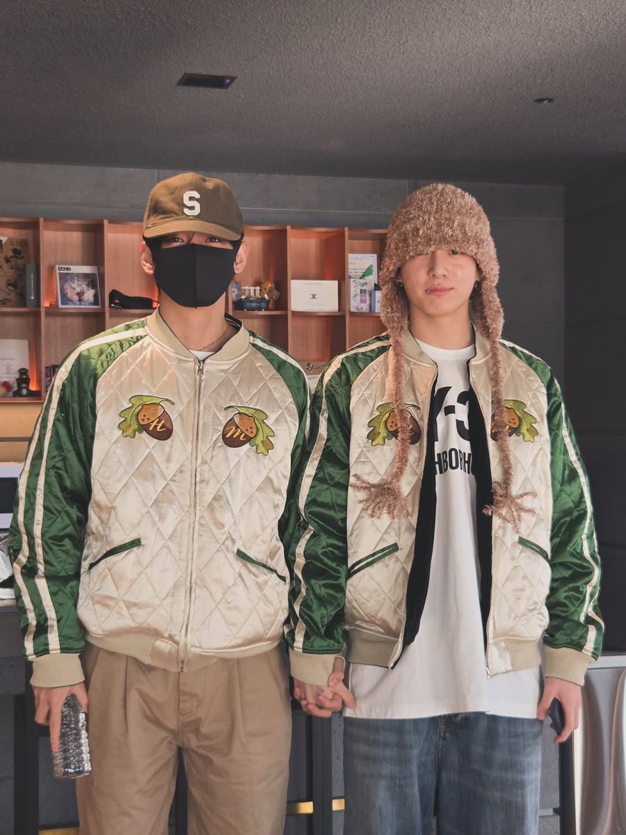 thvdiaries's tweet image. i want two boyfriends so i can dress them like twins