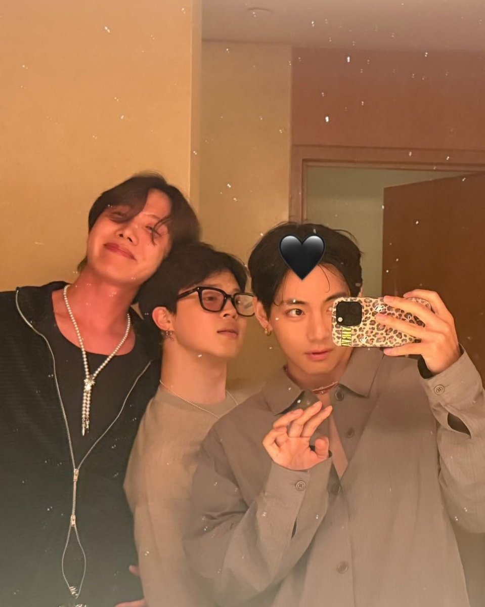 trulyjmin's tweet image. hobi's babies for the rest of his life i missed seeing them together so muchhhh