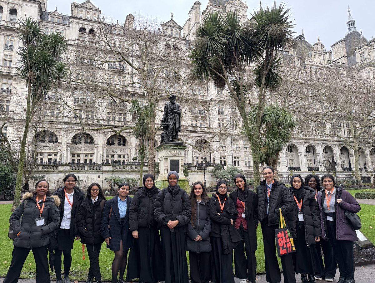 StAngelas_Sch's tweet image. A fantastic day out with some Year 13 Historians as they completed a walking tour of the British Empire, had career talks with the FCDO and examined a range of art at the National Portrait Gallery. #History #Nationalportraitgallery #Exploring
