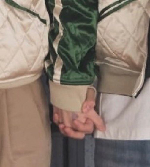 jungkovtae's tweet photo. WTTFFF???????????😭😭😭😭 https://t.co/AUTWmdvIH8