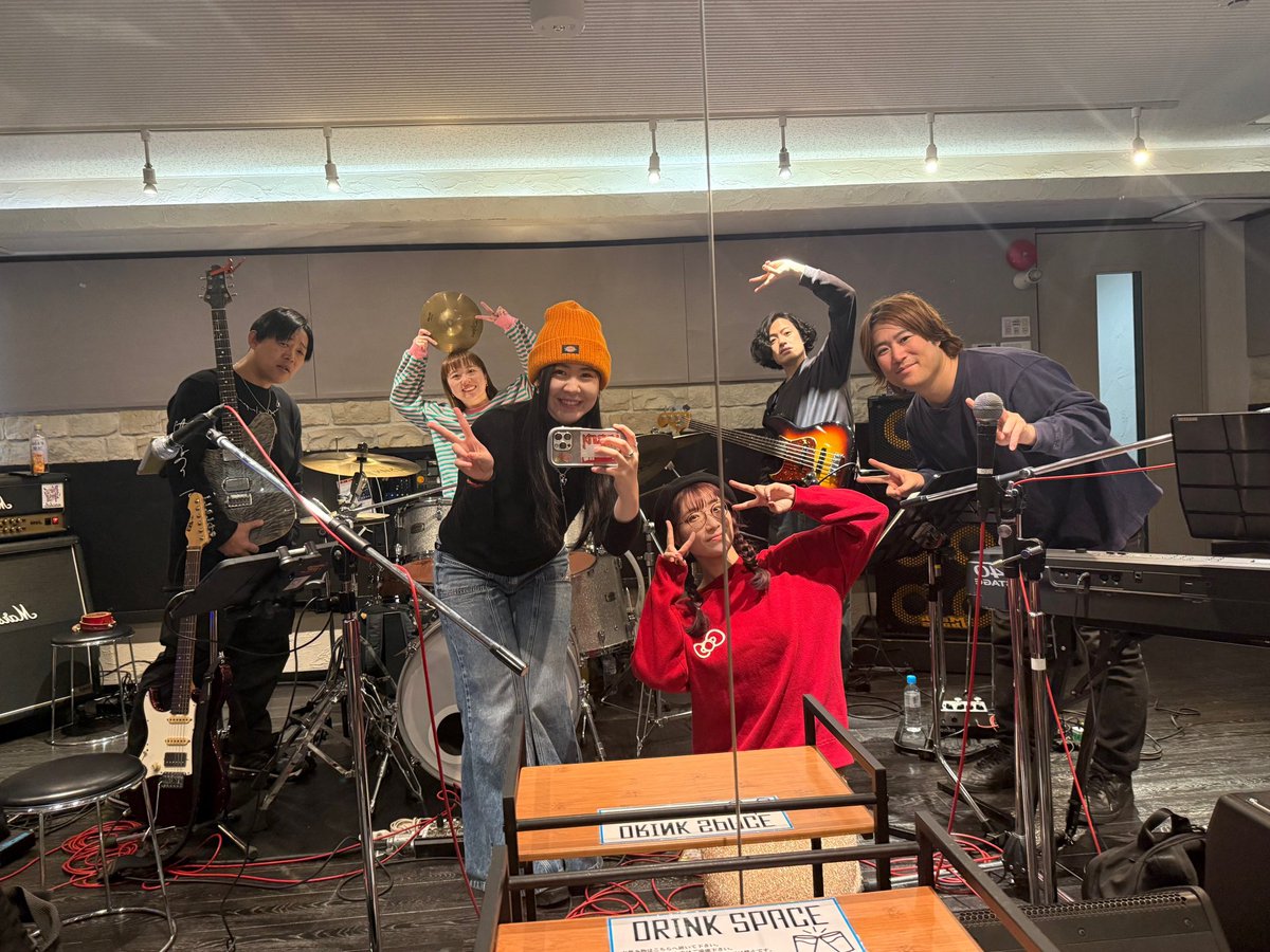 kurara0131's tweet image. 1/31ついに開催まで後もう少し…

先日最終リハを終えまして、
暖かいメンバーと当日を迎えられることワクワクしております。

オリジナルインスト曲もそうですが、個人的にこの間見に行ったラリーカールトンの楽しいライブに影響を受けてあの曲のカヴァーを… ドキドキ。😖…