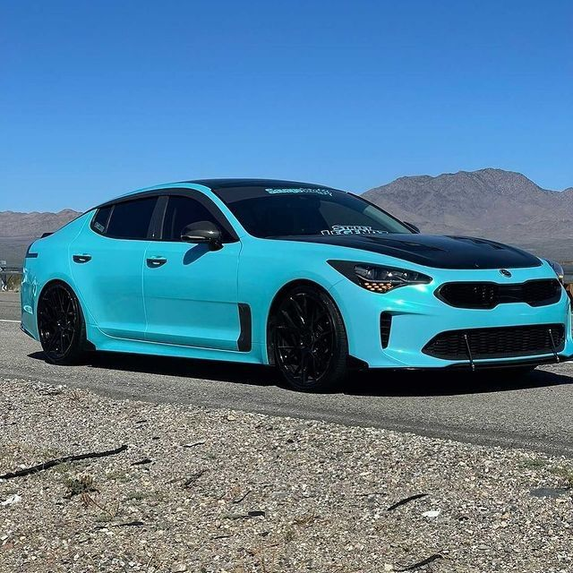 Running black wheels and a matching roof wrap was the move. It anchors the color and gives the silhouette a much more grounded, meaner presence. There is just no way to ignore it when it’s sitting like this. 💎