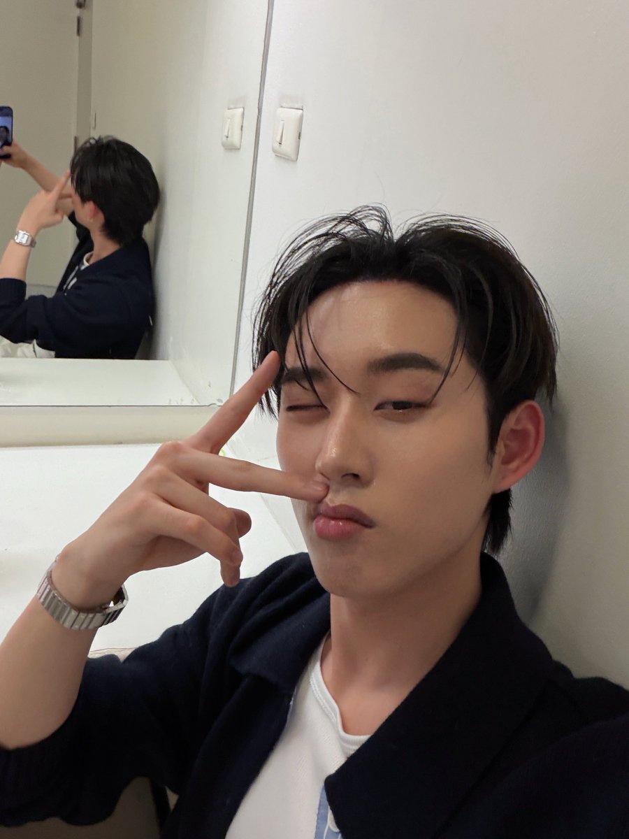 EstRvp's tweet image. 2026 มีทุกคนแล้ววว งานเปิดแรกของปี🥳 ขอบคุณทุกคนที่มาหาผมกันน้าคับบบ คนมาเยอะเลย ดีใจจจ วันนี้สนุกมากๆ หวังว่าทุกคนจะจอย และหายคิดถึงกันน้าา ขอบคุณทาง Haier และ ขอบคุณพี่ mc ด้วยนะคับบ จอยสุดๆๆ🤪🙏🏻 เจอกันอีกงานหน้านะคับทุกคน กลับบ้านกันดีๆนะค้าบบ🫶🏻

HAIER EST  
#HaierPopUpxEst