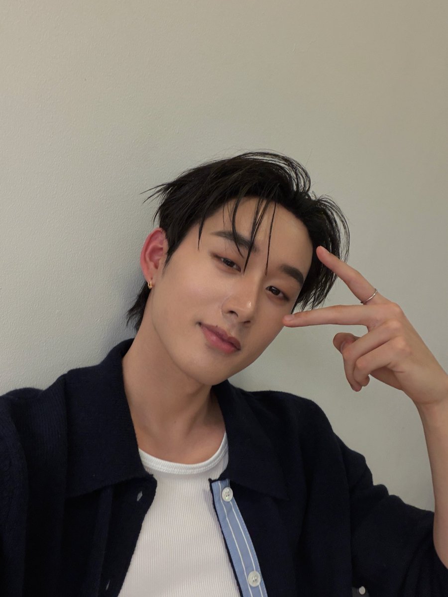 EstRvp's tweet image. 2026 มีทุกคนแล้ววว งานเปิดแรกของปี🥳 ขอบคุณทุกคนที่มาหาผมกันน้าคับบบ คนมาเยอะเลย ดีใจจจ วันนี้สนุกมากๆ หวังว่าทุกคนจะจอย และหายคิดถึงกันน้าา ขอบคุณทาง Haier และ ขอบคุณพี่ mc ด้วยนะคับบ จอยสุดๆๆ🤪🙏🏻 เจอกันอีกงานหน้านะคับทุกคน กลับบ้านกันดีๆนะค้าบบ🫶🏻

HAIER EST  
#HaierPopUpxEst