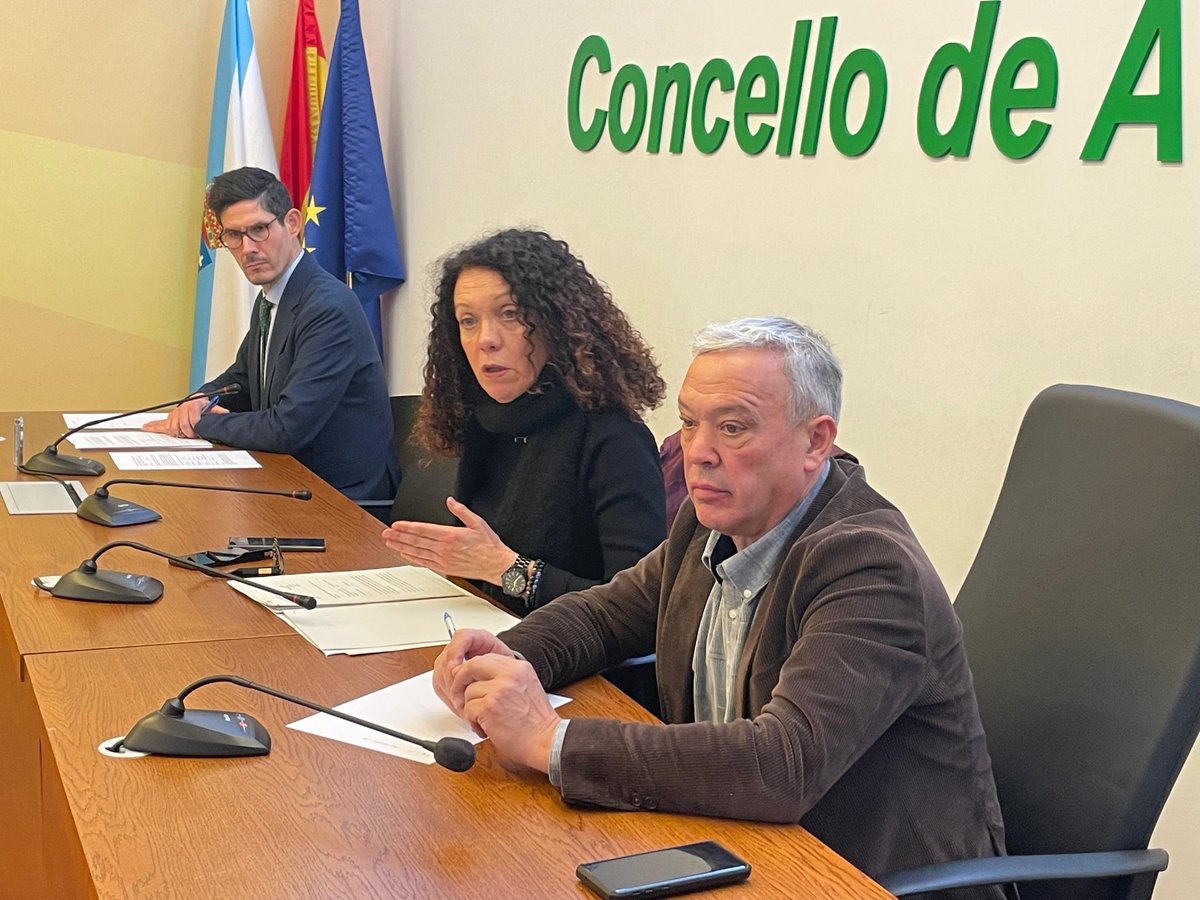 A subdelegada <a href="/OlimpiaLopezRo/">Olimpia López Rodríguez</a> presidiu xunto ao alcalde da Fonsagrada a Xunta Local de Seguridade e a coordinación do dispositivo para a #FeiradoButelo 

✅Púxose en valor que o concello presenta unha taxa de criminalidade inferior á media provincial, autonómica e estatal