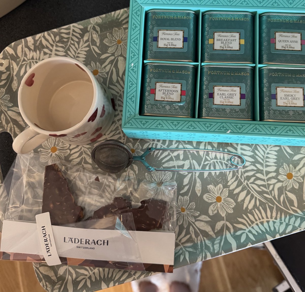 m813_'s tweet photo. Always it's Time for Tea. &amp; Chocolate. https://t.co/8b2qOOcbE5