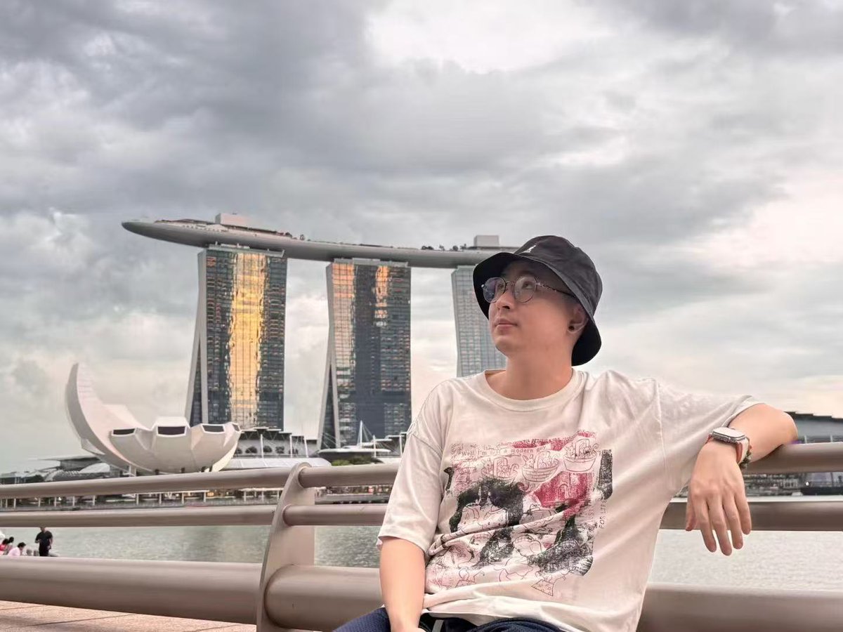 Notion_Ray's tweet image. 想不被知识付费“当韭菜收割”，其实做好一点就够了：不卑不亢，听话照做。

自卑的人是最好收割的，因为你只需要卖情绪、卖鸡汤，卖一个“听起来很美好，但根本无法实现”的梦想。

因为自卑的人不需要落地的方法论，他们买的不是能力提升，而是被认可、被拯救、被“带走”的感觉。