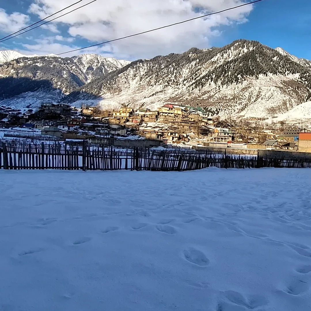 kumratvalley's tweet image. Village #Thal today..