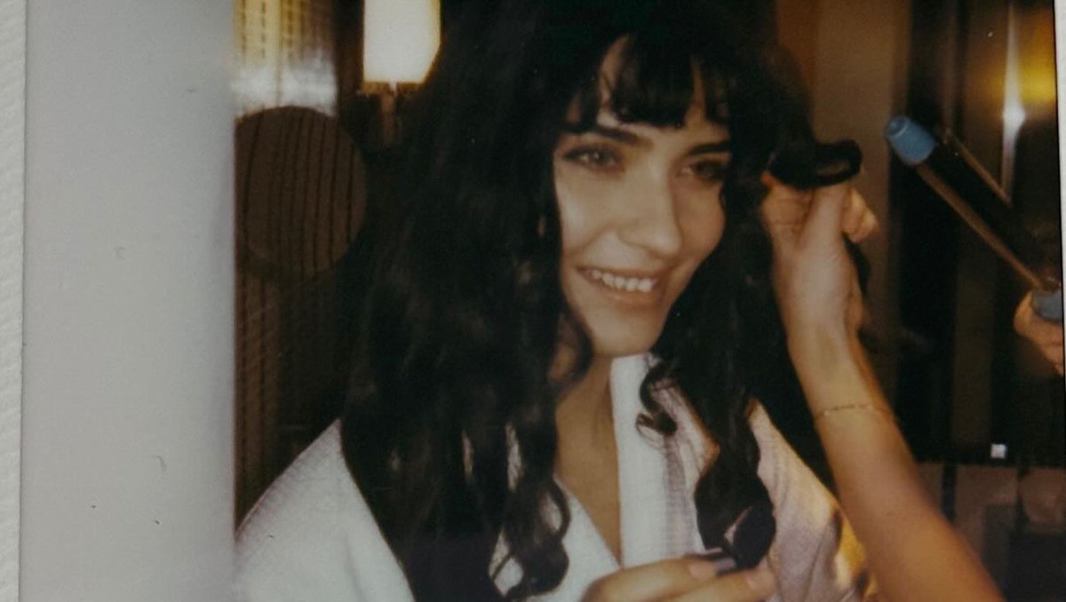 Durante su presentación para el desfile de Chanel 😍 #TubaBüyüküstün