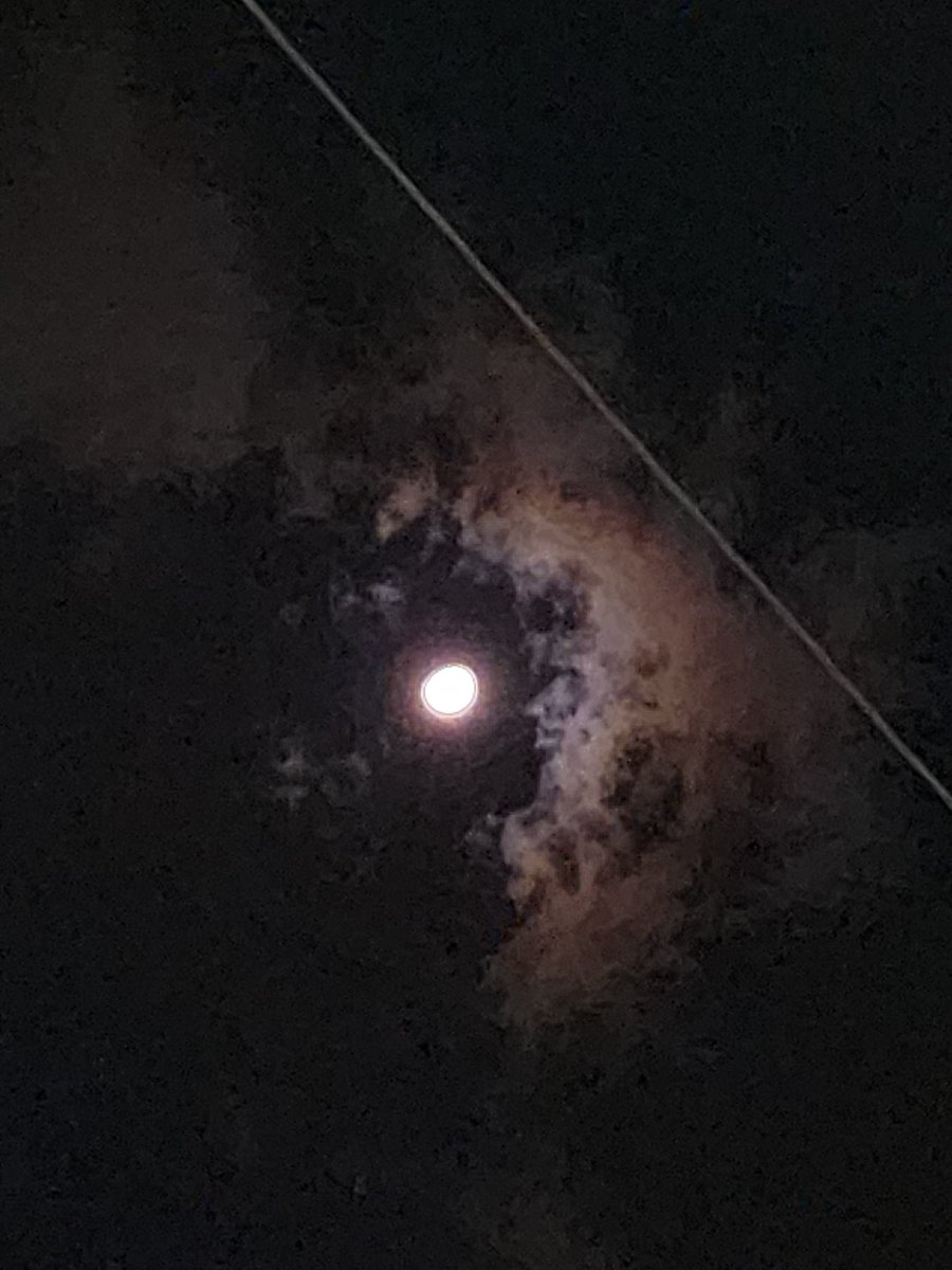 雲が虹色にみえる