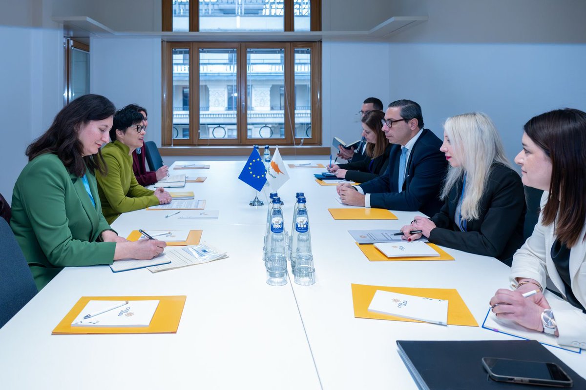 📍Brussels ~ Fruitful meeting with #EU Commissioner for Enlargement <a href="/MartaKosEU/">Marta Kos</a> on the sidelines of the #EU Foreign Affairs Council, focusing on #2026 Cyprus Presidency of the Council of the EU, the enlargement agenda and EU-Turkey relations.

Reiterated 🇨🇾 strong support on a