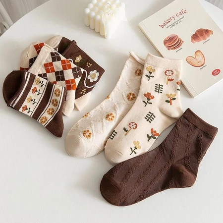 wearfeed's tweet photo. Dari pengalaman pakai, kualitas kaos kaki ini kerasa. Lembut, nggak gampang melar, dan panjangnya pas. Kalau suka floral vintage yang wearable, ini aman bangettt!

https://t.co/SVAZ40bFZn https://t.co/kU6sH3o1Hg