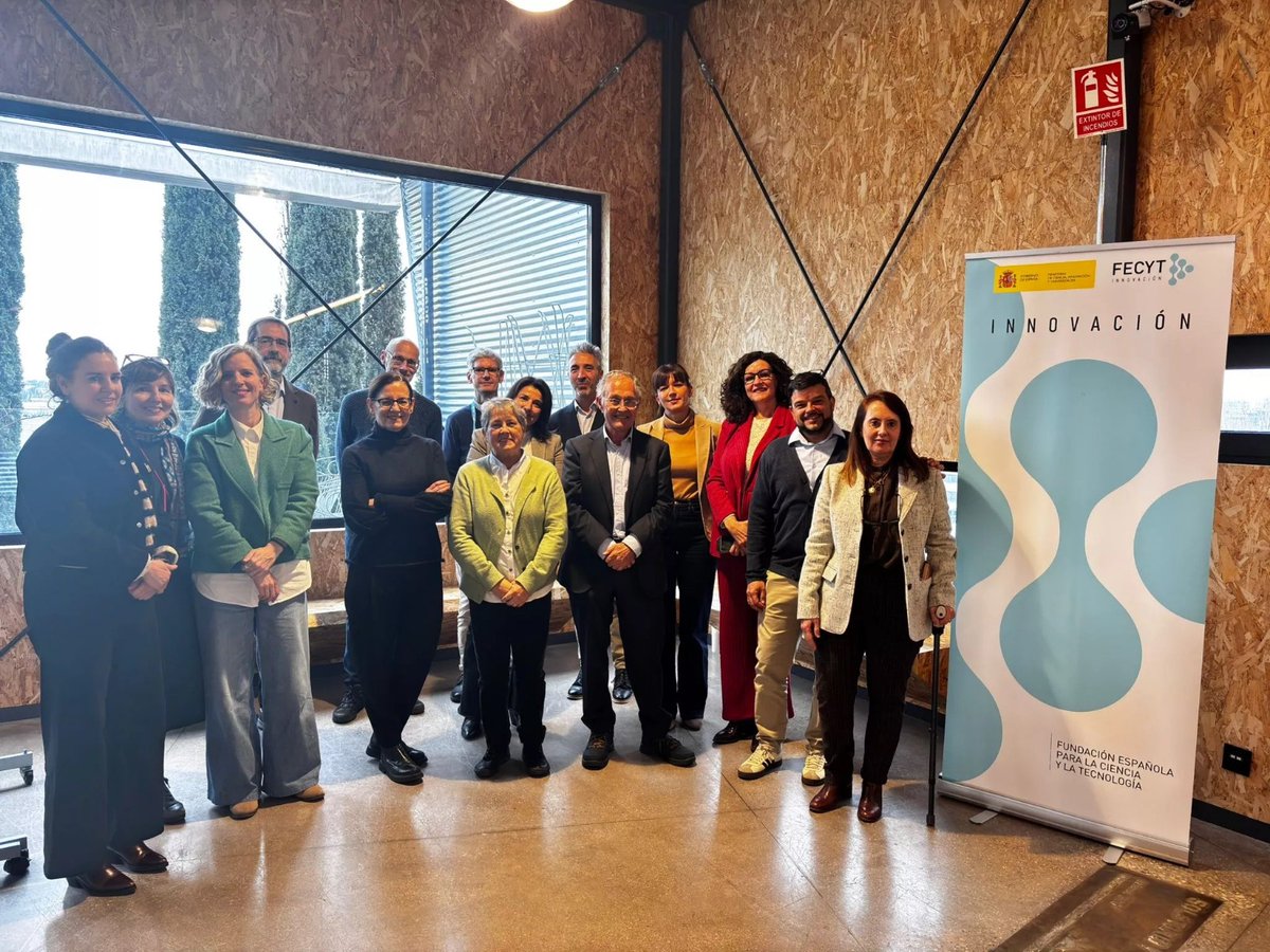 HospitalUVRocio's tweet photo. ✨ Una profesional de Nuestro hospital ha sido designada única representante de la sanidad pública en el Consejo Asesor de la @FECYT_Ciencia  🧠🔬
Un reconocimiento al talento y compromiso con la ciencia desde lo público.

🔗 https://t.co/EQa6ehveWu https://t.co/0OrJ0wq2bn