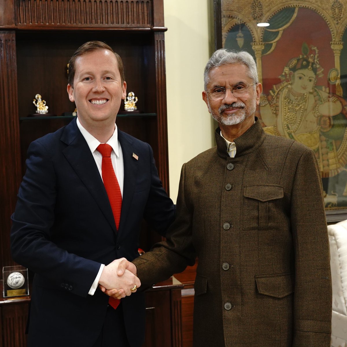 Always a pleasure to spend time with <a href="/DrSJaishankar/">Dr. S. Jaishankar</a>. We had a highly substantive discussion that covered everything from defense, trade, critical minerals, and working towards our common interests. Stay tuned for much more! 🇺🇸🇮🇳