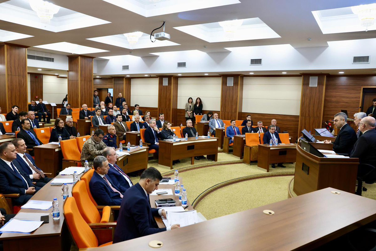 Valimiz Sayın Atilla Toros başkanlığında, “Metruk Binalar Koordinasyon Toplantısı” düzenlendi.

Toplantıda; ilimiz genelinde can ve mal güvenliğini tehdit eden, çevre kirliliğine yol açan ve kent estetiğine uygun olmayan metruk binaların ilgili mevzuat çerçevesinde tespiti,