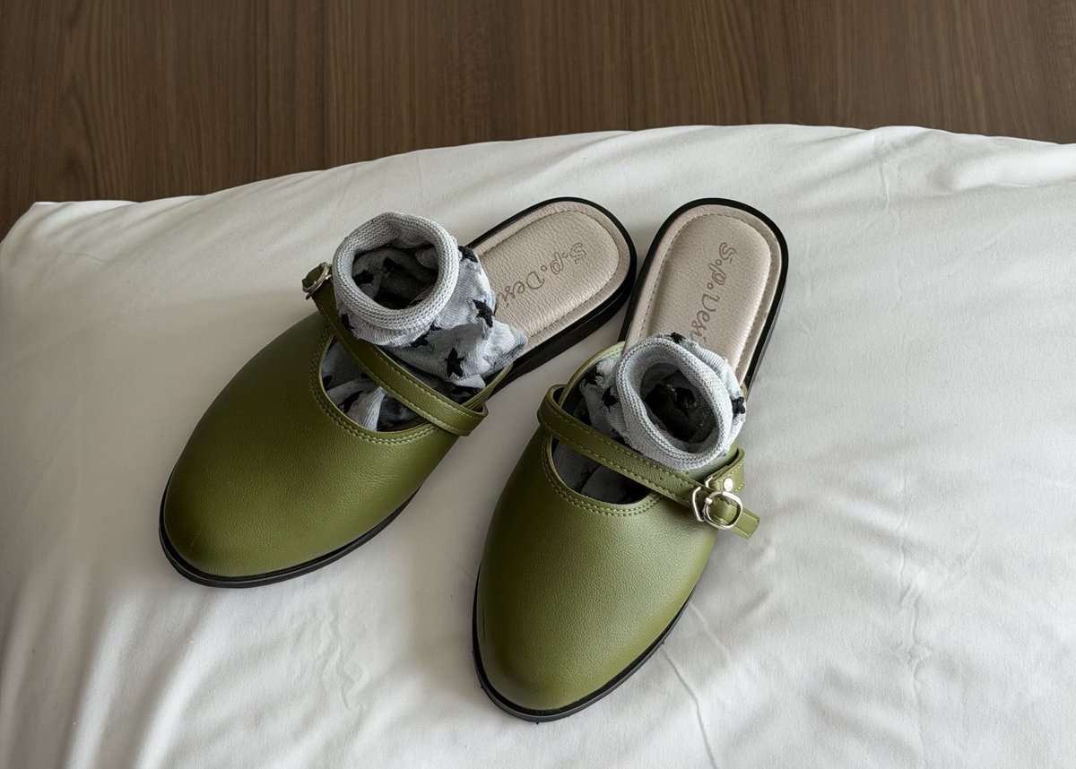 nchdaq's tweet image. ไม่แปะไม่ได้จริงๆ คุณลุงน่ารักมาก🤏🏽🤏🏽 แบรนด์คนไทย แล้วสวยมากกกกกกกก ขอให้เครื่องหนังบ้านสายพินแมสอีกเยอะๆเลยนะ ㅜㅡㅜ ทำสวย หนังนิ่ม พรีเมียม รักสี matcha 🍵🍵