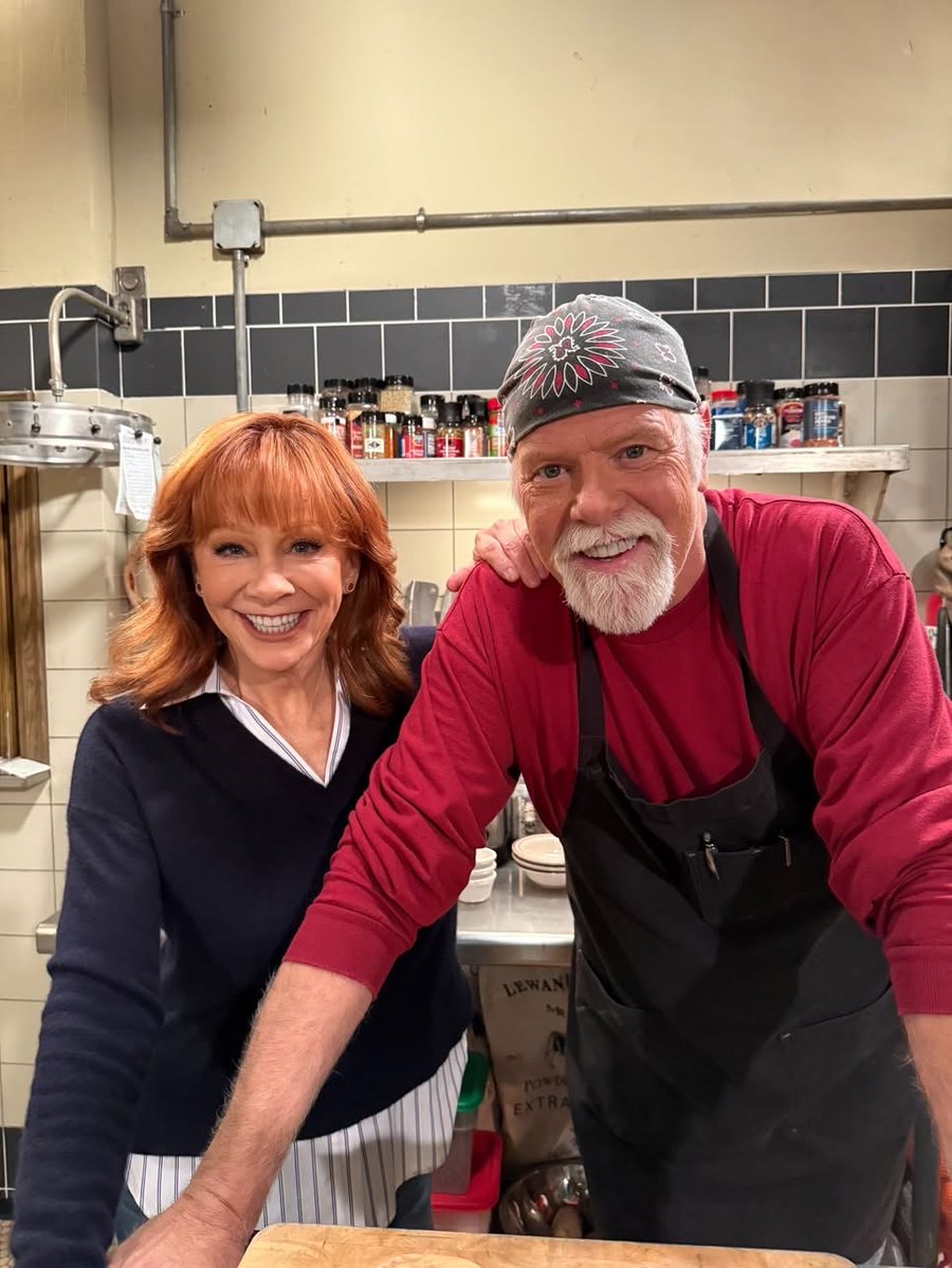 TVShowsAce's tweet image. #happysplace #reba