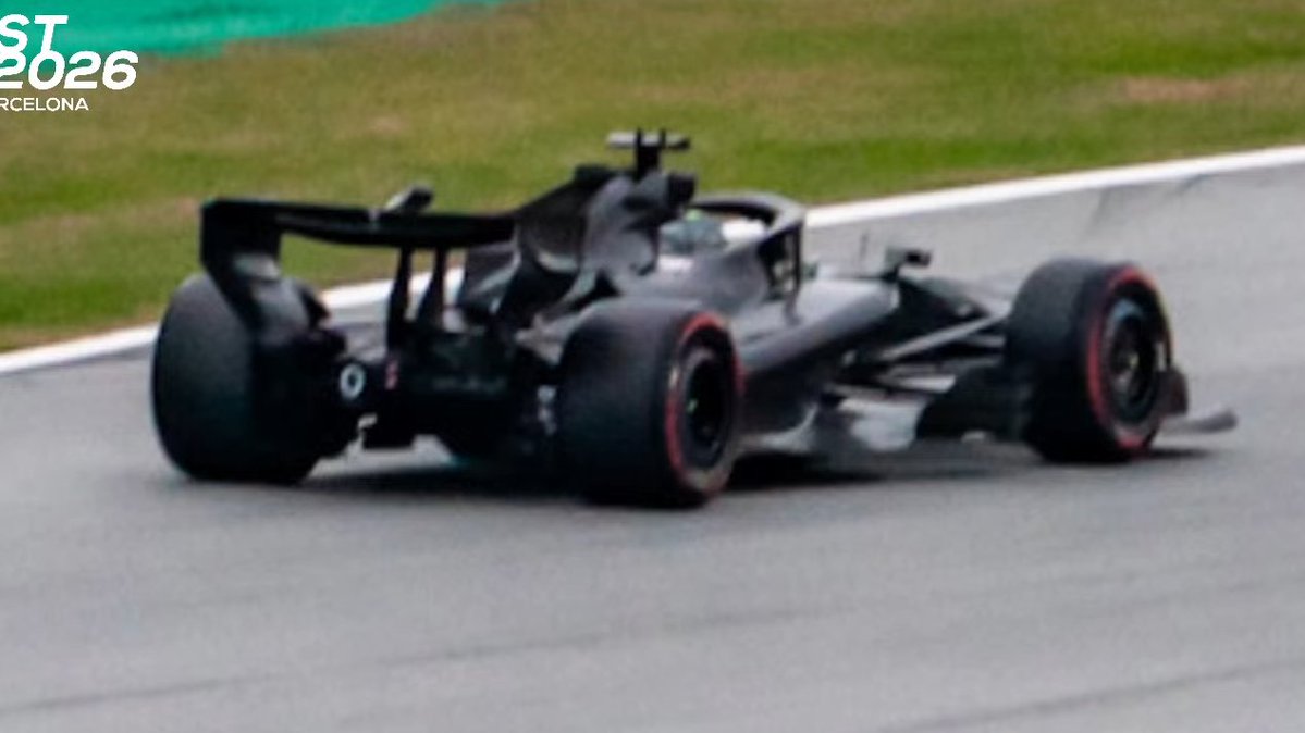 💥 Raúl Molina Recio: "La suspensión delantera del Aston Martin es una AUTÉNTICA BURRADA"

"Es como la del McLaren, pero MUCHÍSIMO MÁS RADICAL".

[<a href="/SoyMotor/">SoyMotor.com</a>]

#F1 #F1Testing