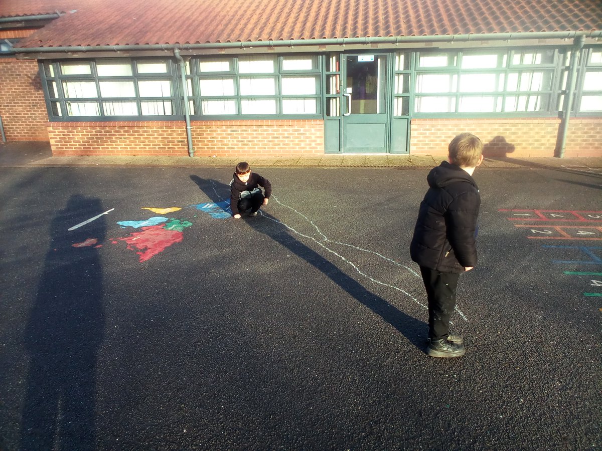 WBJYear3's tweet image. Y3 Science - investigating shadows - look how we've grown! @WBJJuniorSchool #wbjsscience