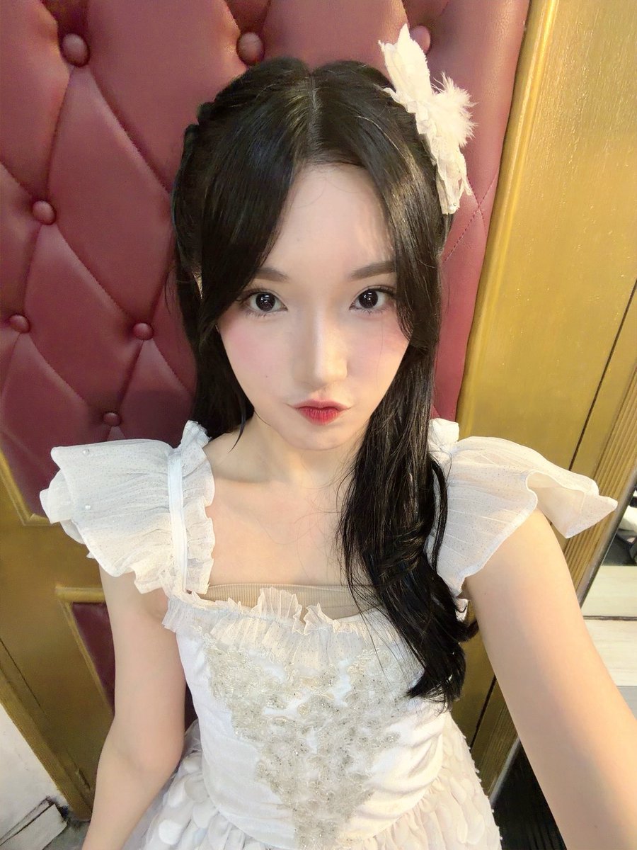 Delynn_JKT48's tweet photo. terimakasii banyakkk untuk ramune hari iniii 💗✨🪩 https://t.co/4qockw7ryB