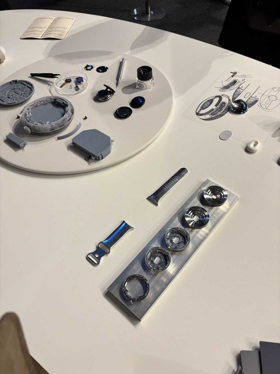 feebly_'s tweet photo. 攻殻機動隊展の内覧会出たら #TOKYOPROTOTYPE やってて
個人的にはGoogleのデザイン展示が純粋にインダストリアルデザインのプロセスが分かる見せ方がとても良かった
デザイナーもいたので、話を聞くと更に面白いです
#googledesign #google https://t.co/t43u2N7Asq