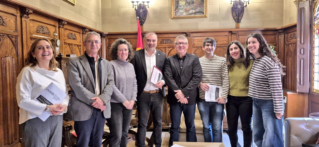 manelmarquez's tweet photo. Un gran día per l'"Espai Virtual de la Memòria Històrica de Terrassa" https://t.co/bPT4o9xEMA, aquest matí hem rebut el suport de l'alcalde de Terrassa @jordi_ballart L'@ajterrassa impulsar econòmicament el projecte d'investigació #EVMHT del @cehterrassa
Gràcies a tots i totes. https://t.co/CRUw5AnxqN