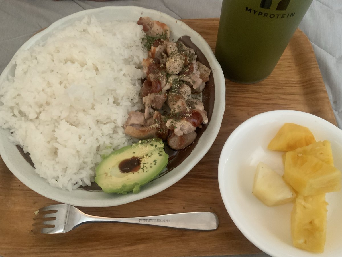 dai12062003's tweet photo. Meal3

白米500g
アボカド30g
鶏もも150g
パイナップル105g
BBQソース15g
ジンジャーパウダー
ブラックペッパー
パセリ

3食目前サプリ
フィッシュオイル
クロミウム
クエン酸カリウム https://t.co/c6qC2iAWLx