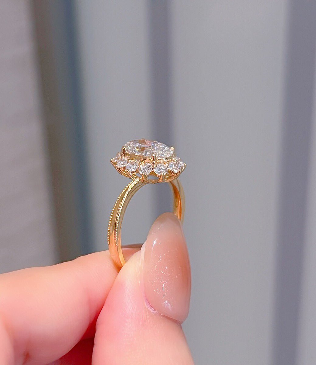 zhngziy79973530's tweet image. Product: The 18k gold  diamonds  ring
Material: 18k gold  inlaid with lab grown diamonds
The main stone:1.5ct
Colour : IGI D/vs
Price: 💎 $1160
#LabGrownDiamonds #SmartLuxury #DiamondAlternative #EthicalJewelry #SustainableLuxury #LabDiamond rings#JustAsReal #FutureOfLuxury #ring
