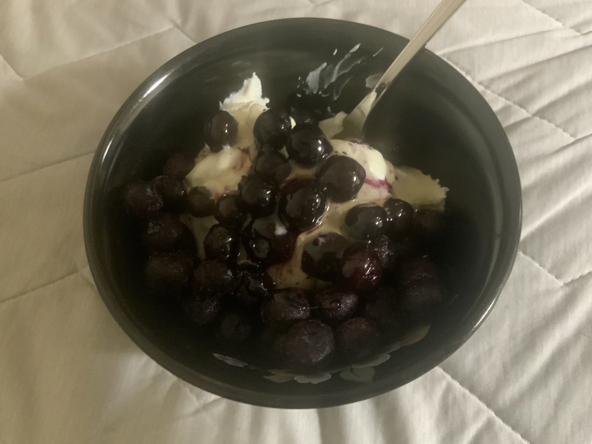 dai12062003's tweet photo. Meal5

ギリシャヨーグルト280g
ブルーベリー100g
はちみつ20g

ラストミール睡眠前サプリメント
フィッシュオイル
GABA
5-HTP
メラトニン https://t.co/XiQPeET3GF
