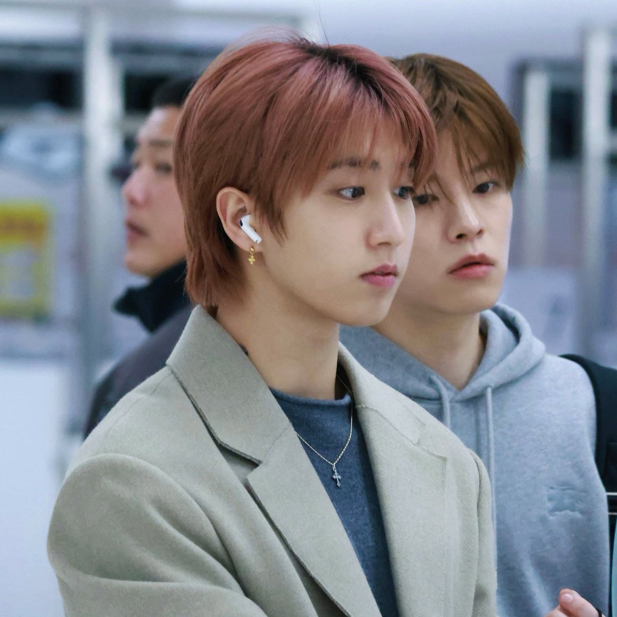 yejizair's tweet image. HE HAS THE SAME BABY FACE STOP OMFG 😭