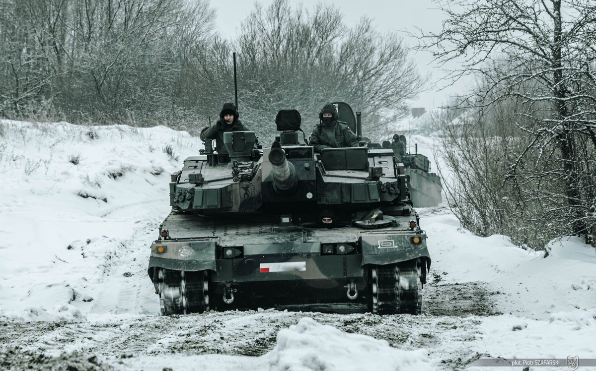 TheGreyPatriot_'s tweet photo. 🇵🇱🇰🇷 Today's winter training of our tankists from 16th Mechanized Division on K2GFs.
#Poland #Polska #Korea #Korean #SourhKorea #ROK #K2GF #Hyundai #Military #Winter #Tactical #Training #Tank https://t.co/u0mqt8E237