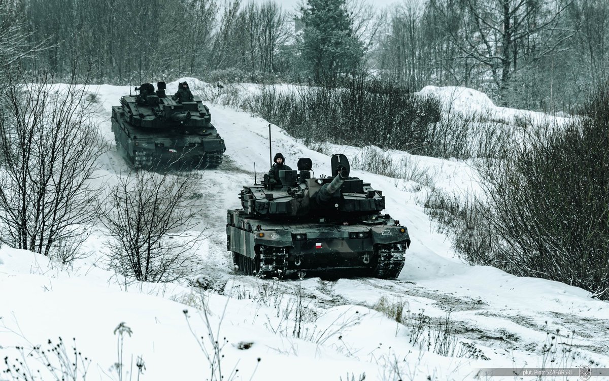 TheGreyPatriot_'s tweet photo. 🇵🇱🇰🇷 Today's winter training of our tankists from 16th Mechanized Division on K2GFs.
#Poland #Polska #Korea #Korean #SourhKorea #ROK #K2GF #Hyundai #Military #Winter #Tactical #Training #Tank https://t.co/u0mqt8E237