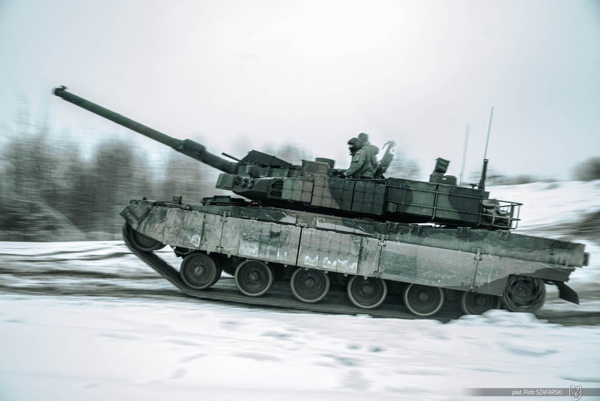 TheGreyPatriot_'s tweet photo. 🇵🇱🇰🇷 Today's winter training of our tankists from 16th Mechanized Division on K2GFs.
#Poland #Polska #Korea #Korean #SourhKorea #ROK #K2GF #Hyundai #Military #Winter #Tactical #Training #Tank https://t.co/u0mqt8E237