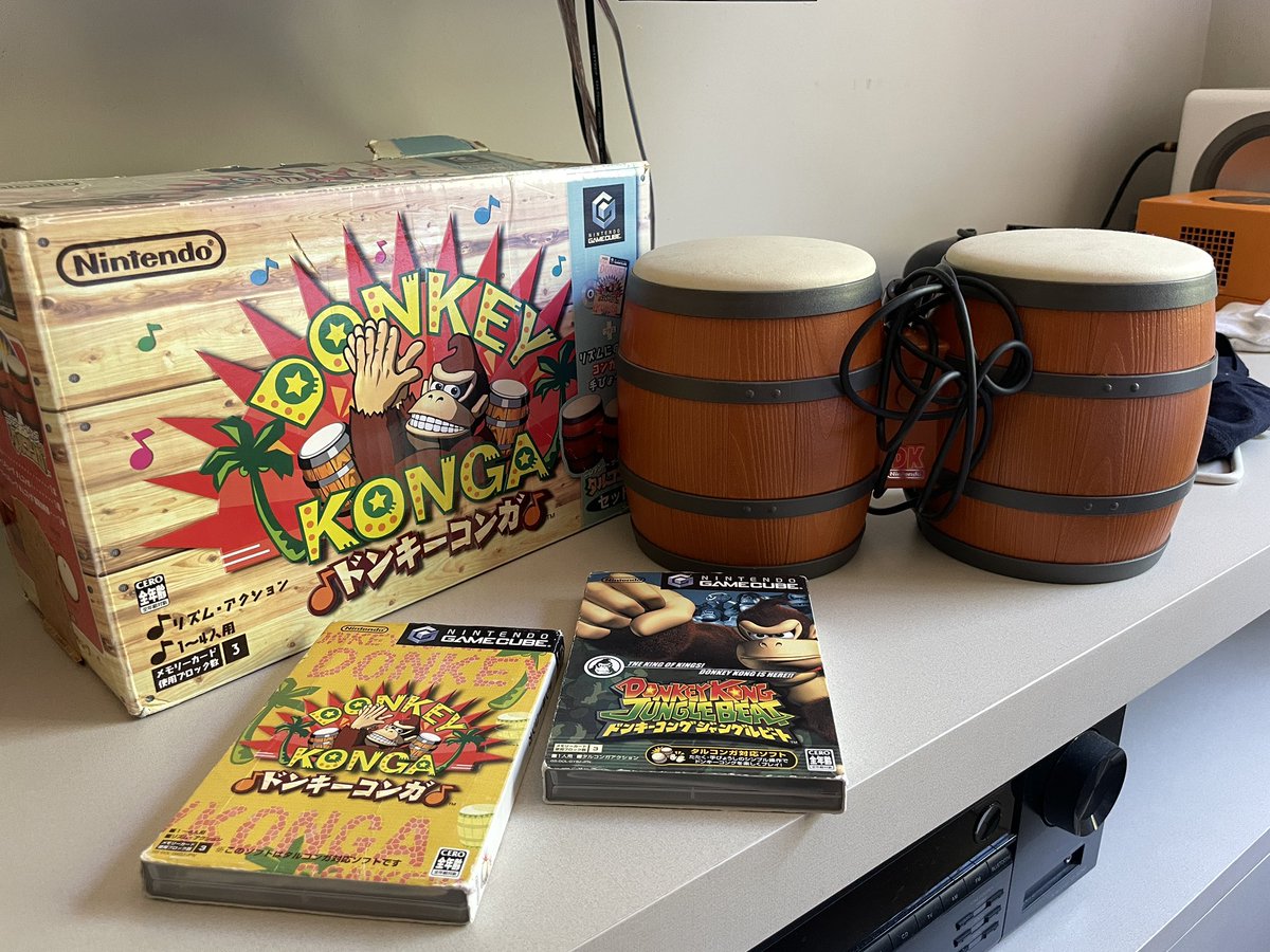 luanda_smile's tweet photo. A VENDA - 🥁🍌 Donkey Konga – Nintendo GameCube

Kit original japonês 🇯🇵
Bongôs oficiais funcionam em qualquer GameCube
Jogos JP: Donkey Konga + Jungle Beat

Item de colecionador 🎮
DM aberta!

#Nintendo #GameCube #DonkeyKong #DonkeyKonga #RetroGaming #Colecionador #VideoGame https://t.co/dbQRnLoR77