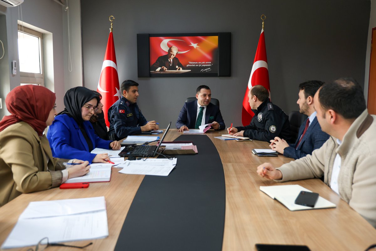 Kaymakamımız Eyüp Kaykaç Başkanlığında, Çocuk Koruma Kanunu İlçe Koordinasyon Kurulu Toplantısı Kaymakamlığımız Toplantı Salonu'nda 29.01.2026 Perşembe günü saat 15.00'te kurul üyelerinin iştirakleriyle gerçekleştirildi.