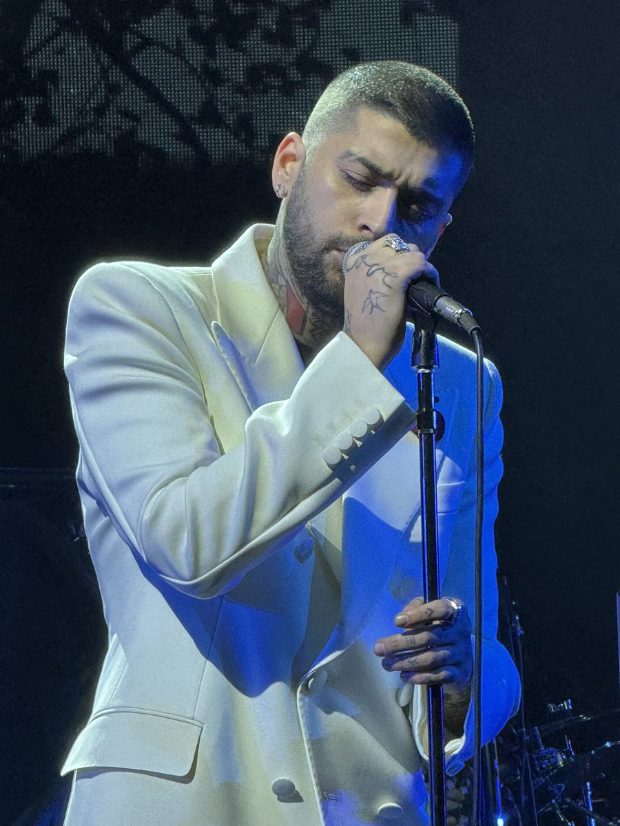 valentinizm's tweet image. I JUST SAW AN ANGEL