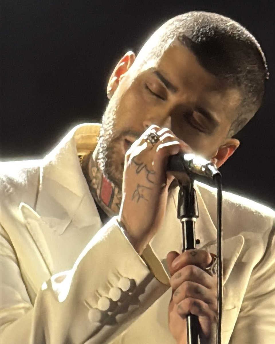 valentinizm's tweet image. I JUST SAW AN ANGEL