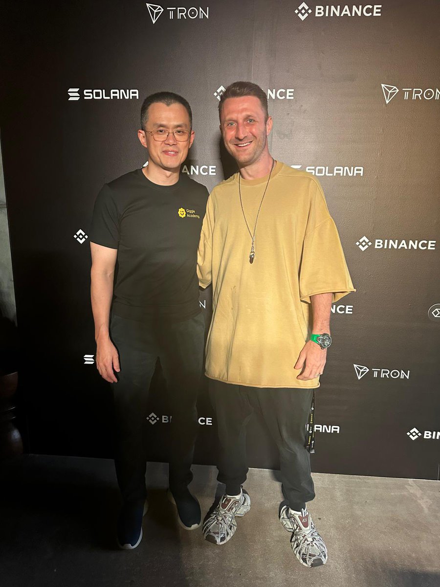 ETHgemsniper's tweet image. Legendary person in crypto.

@cz_binance and @ice_z3us .

#AltcoinSeason #BNBchain #IONchain.