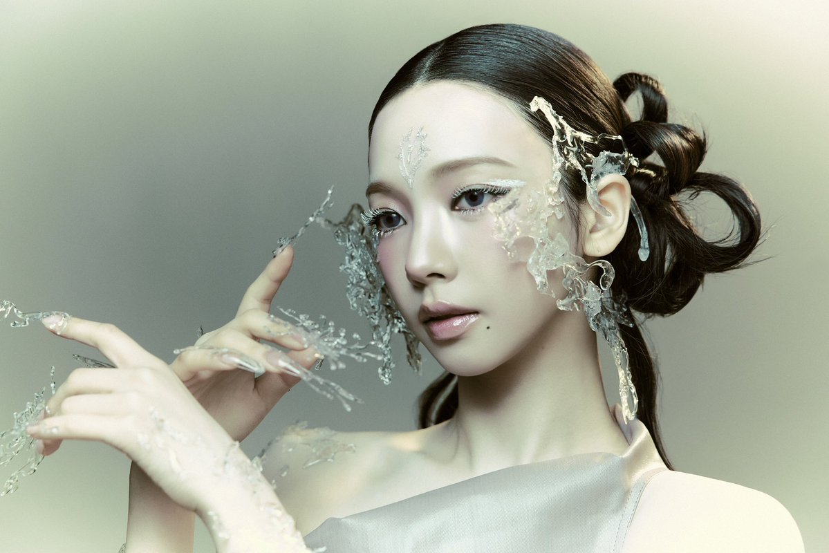 진짜에스엠은.에스파데리고이런거해야돼
막 외국인데려와서 
뭐 흙밭에 오토바이태우고 그런현실성있는짓하지말고 이런거해야돼