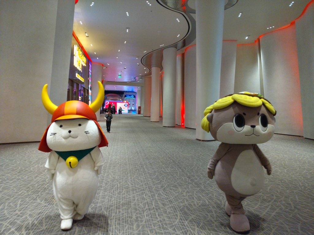 「JAPAN SELECTION 2026」の開催場所、サイアムパラゴンを歩く #ひこにゃん 殿と #しんじょう君 殿。
い、勇ましいでござる…

#JAPANSELECTION2026