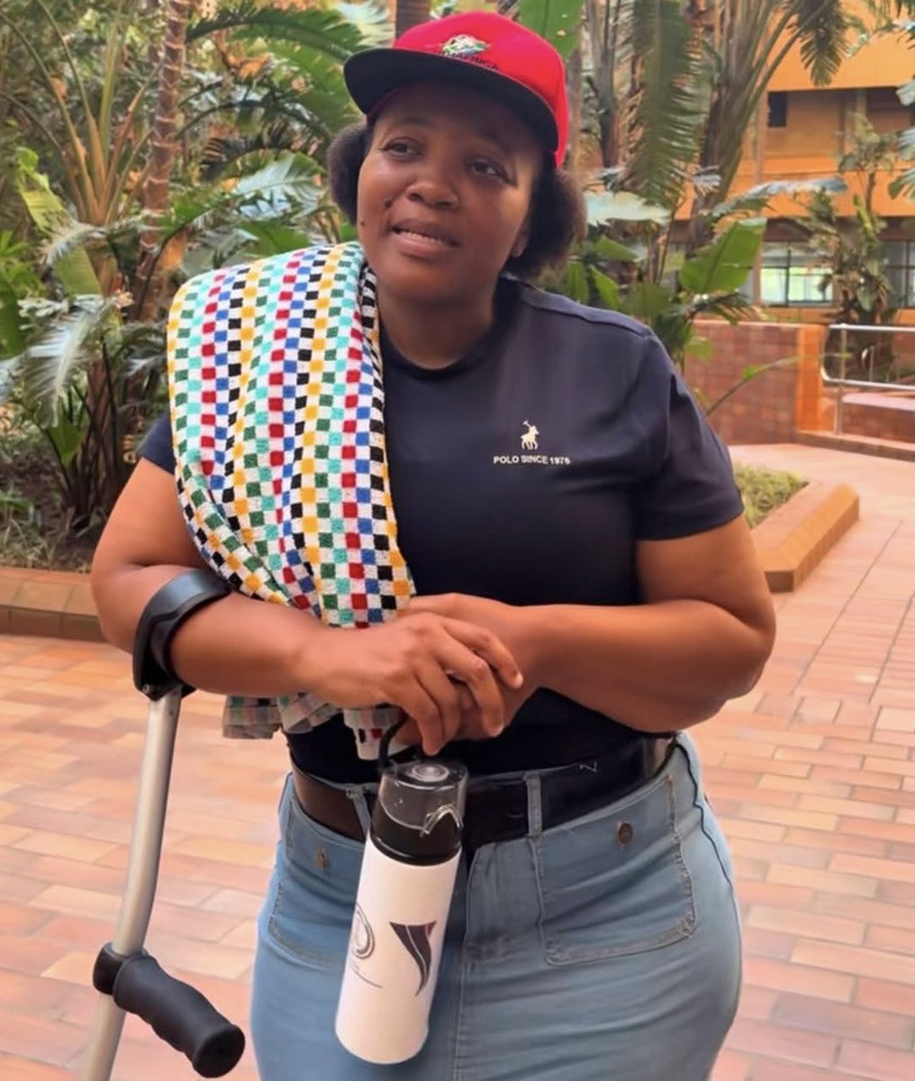 This is the tribalist lady that said if you’re not a South African Zulu person you’re not supposed to work in KZN 🙌🏽

Let’s make her trend!