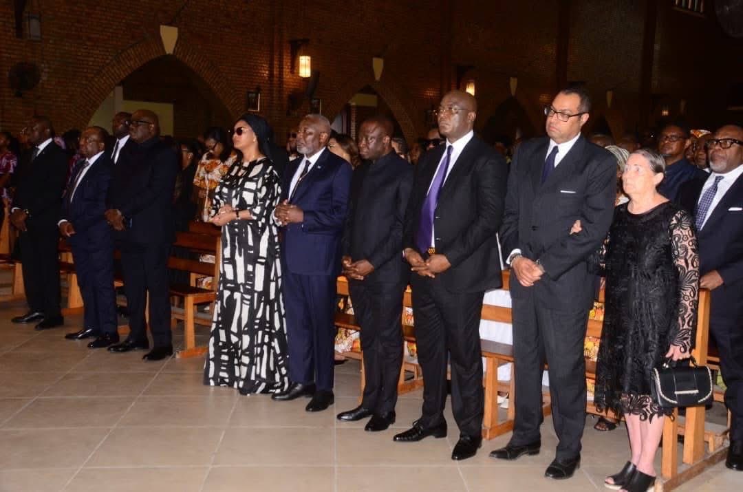 Le Social est contraignant .  Le Président national de l’UNC l’honorable professeur *Vital Kamerh* accompagné de son épouse, a rendu un dernier hommage à *Marie-Rose Kasa-Vubu*, fille de l’ancien Président Joseph Kasa-Vubu décédée le 17 janvier 2026. <a href="/VitalKamerhe1/">Vital Kamerhe</a> un modèle