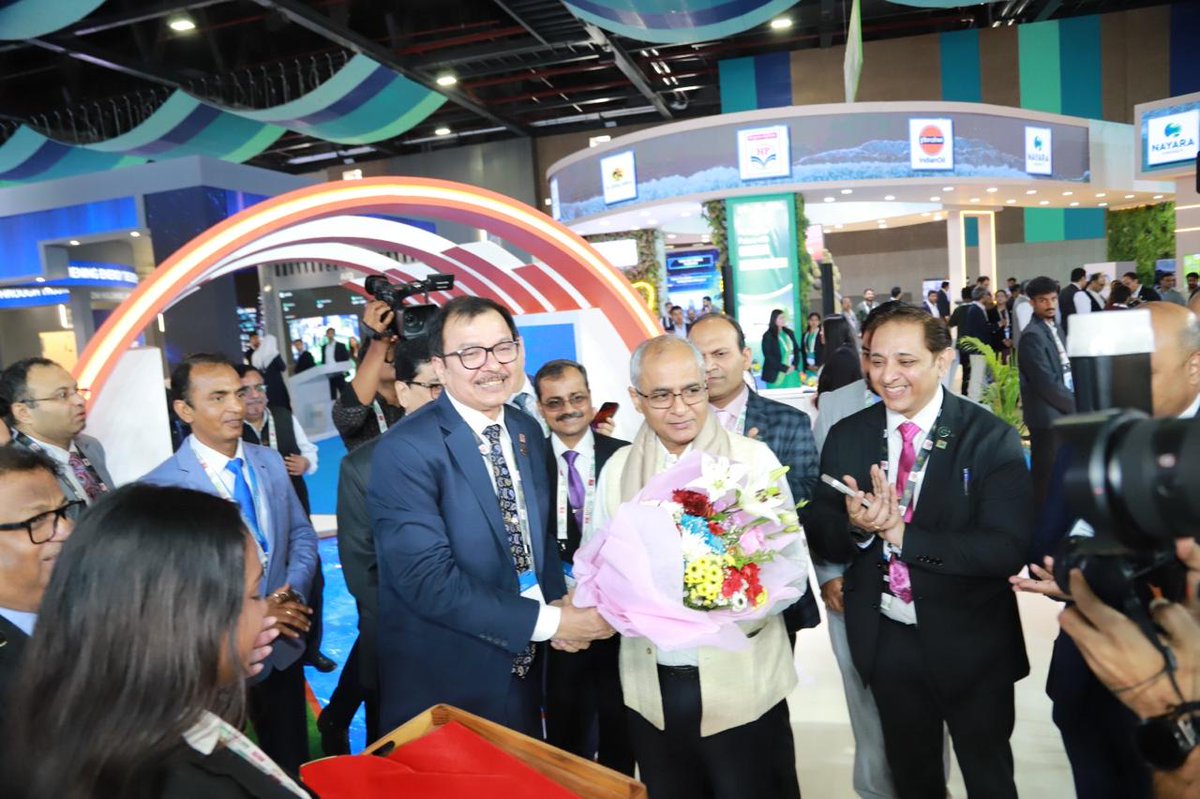 Petronet LNG Limited tweet media