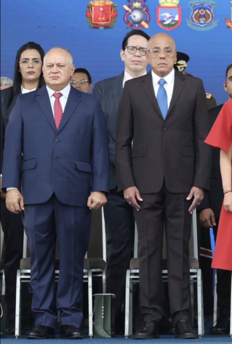 No sé quién huele más a formol.