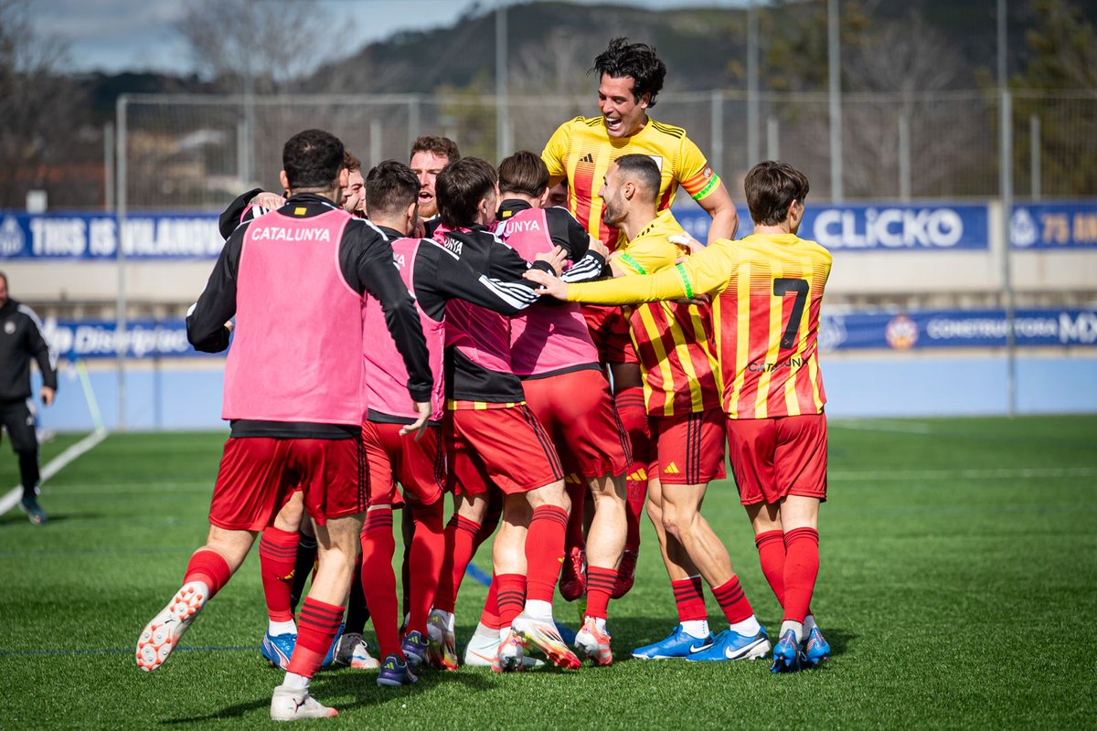 🏆 𝐅𝐚𝐬𝐞 𝐢𝐧𝐭𝐞𝐫𝐦𝐞𝐝𝐢𝐚 𝐝𝐞 𝐥𝐚 𝐂𝐨𝐩𝐚 𝐝𝐞 𝐑𝐞𝐠𝐢𝐨𝐧𝐬 𝐔𝐄𝐅𝐀

😁 Aquest equip és una pinya!

🏟️ Estadi Municipal Alumnes Obrers <a href="/ajuntamentvng/">Vilanova i la Geltrú</a>

💛❤️ 𝐒𝐎𝐌-𝐇𝐈 𝐂𝐀𝐓𝐀𝐋𝐔𝐍𝐘𝐀 💛❤️

#Catalunya #Seleccions