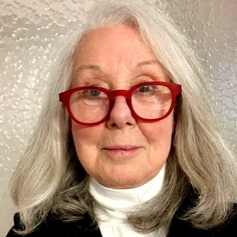 bluelivesmtr's tweet image. MAJOR update: The woman who DOXED the ICE Director and his family has LOST HER JOB!  Turns out the tables were turned on her and now she BIG MAD.

She made the announcement privately on a local community group and is upset that people dimed her out.  So of course this was brought…