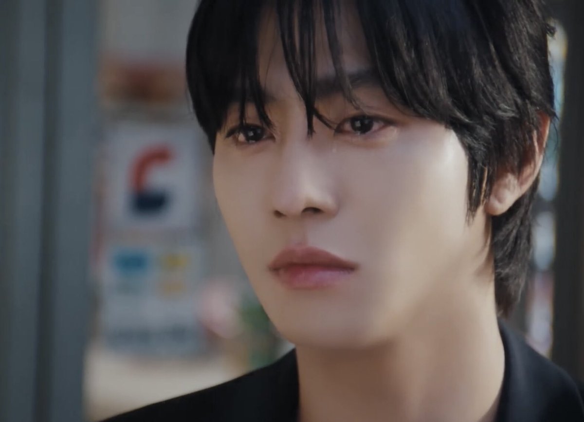 minjusrefuge's tweet image. girly make men cry.. 😧