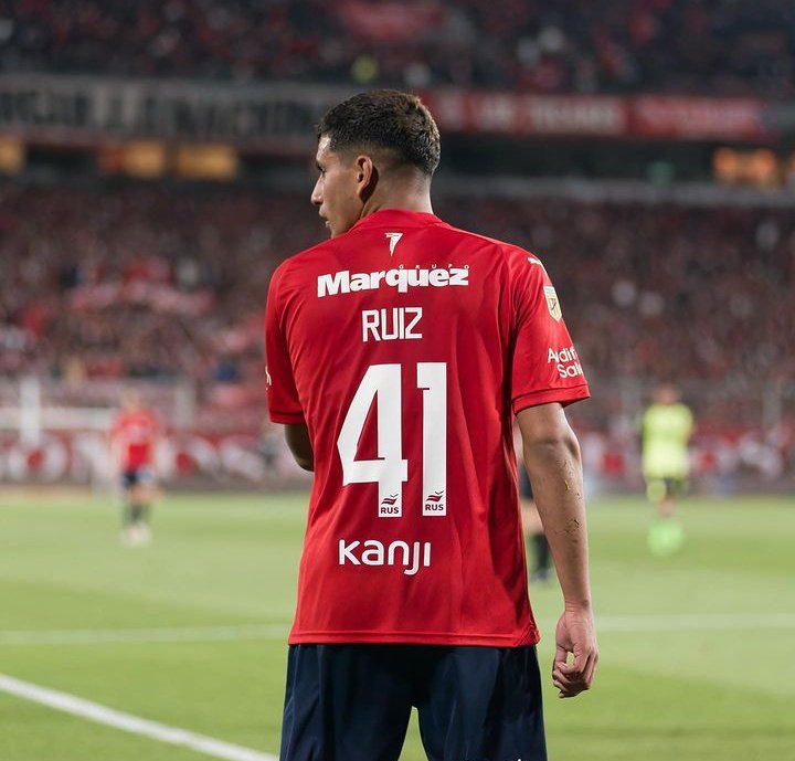 Javier Ruiz espera por una oferta de #Peñarol. El jugador está decidido a abandonar Independiente, es una decisión ya tomada. 
El carbonero espera que las condiciones en la negociación mejoren.
Entienden que el paso del tiempo puede ser favorable en una bajada de cotización.