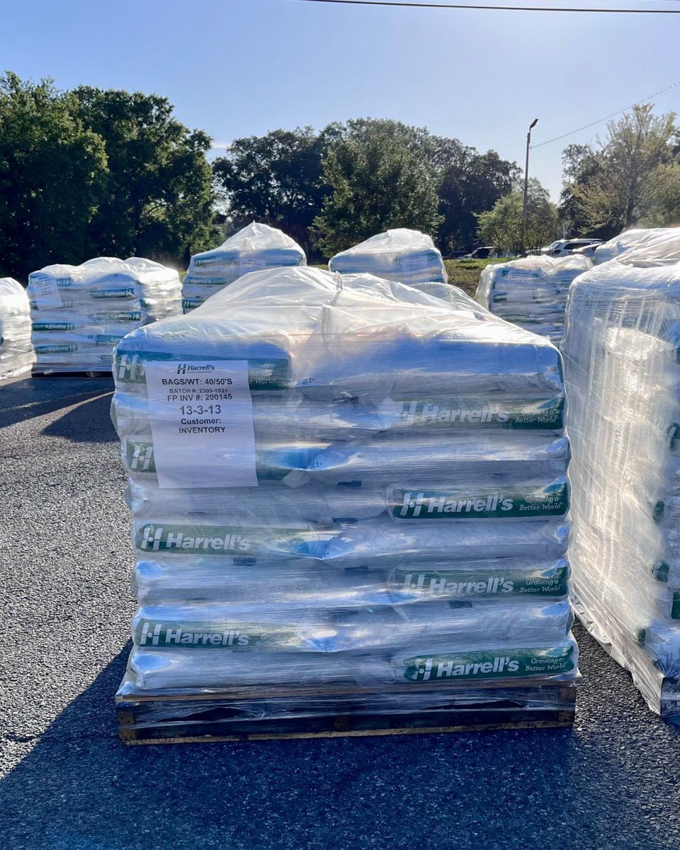 HarrellsLLC's tweet photo. Pesticide labels clearly show what’s inside — fertilizer labels often don’t.
Understanding fertilizer ingredients and formulations is key to making informed decisions.

Learn more: https://t.co/ntXzQzT1q1 https://t.co/eolBeKNh6J